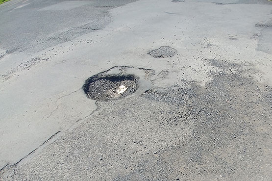 Réparation nids de poule et fissures Sainte-Thérèse
